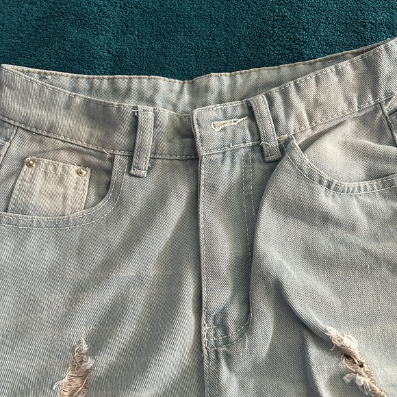 Stylish Distressed Denim Jeans - Picture 2 of 4